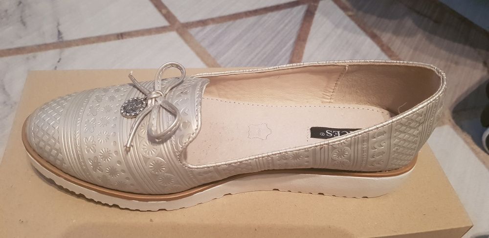 Buty damskie na koturence rozmiar 37