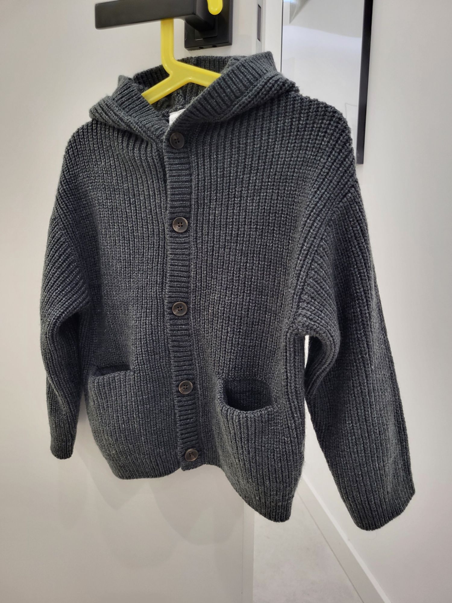 Sweter Zara 104 szary popielaty z kapturem bluza swetr kardigan guziki