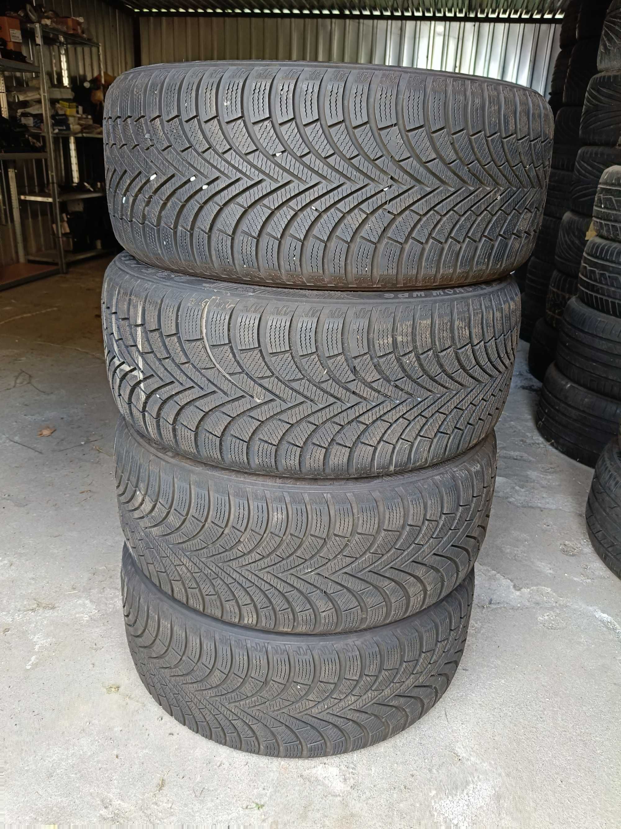 Komplet opon zimowych Maxxis Premitra Snow 235.45.18 JAK NOWE, OKAZJA