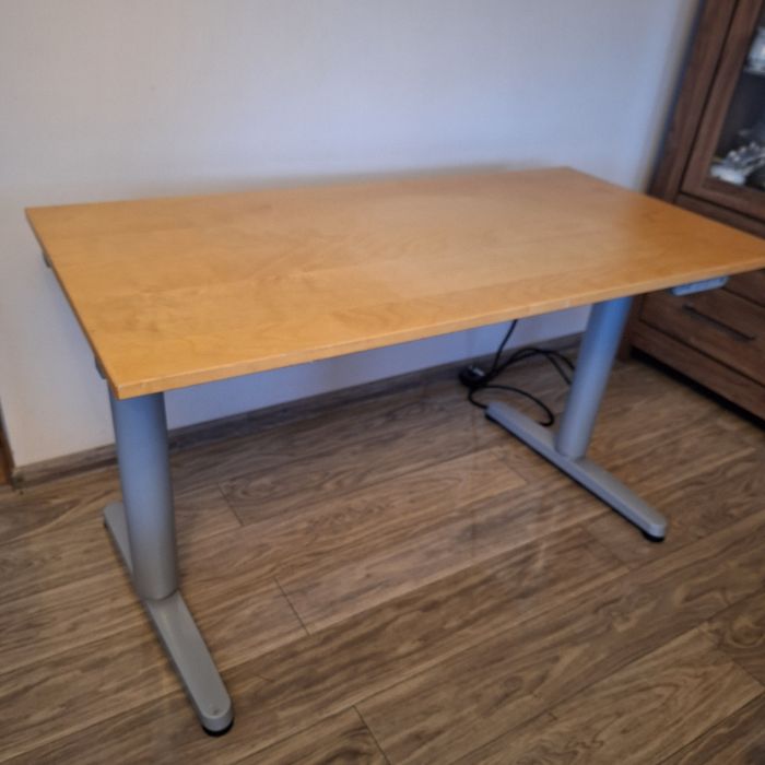 Biurko, stolik w bardzo dobrym stanie