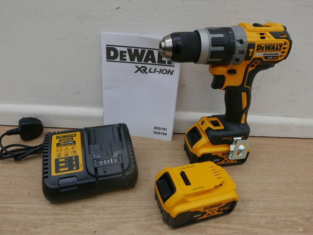 Kit DeWalt DWK211 – Berbequim DCD796 + Aparafusadora DCF887