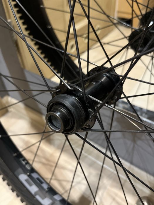 Koło MTB/ENDURO Przód - kompletne z oponą bezdetkową!