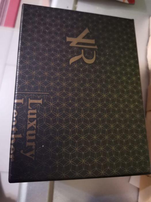 Czarny portfel, skórzany, nowy w pudełku