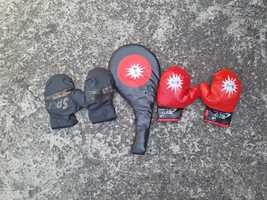 Перчатки и лапа для бокса
