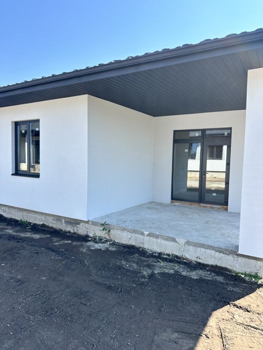 Продам сучасний будинок з гаражем на 6 сотках