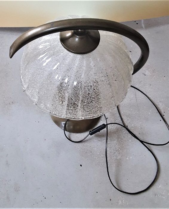 lampa wisząca duża i lampa stojąca biurko złota patyna szklany klosz