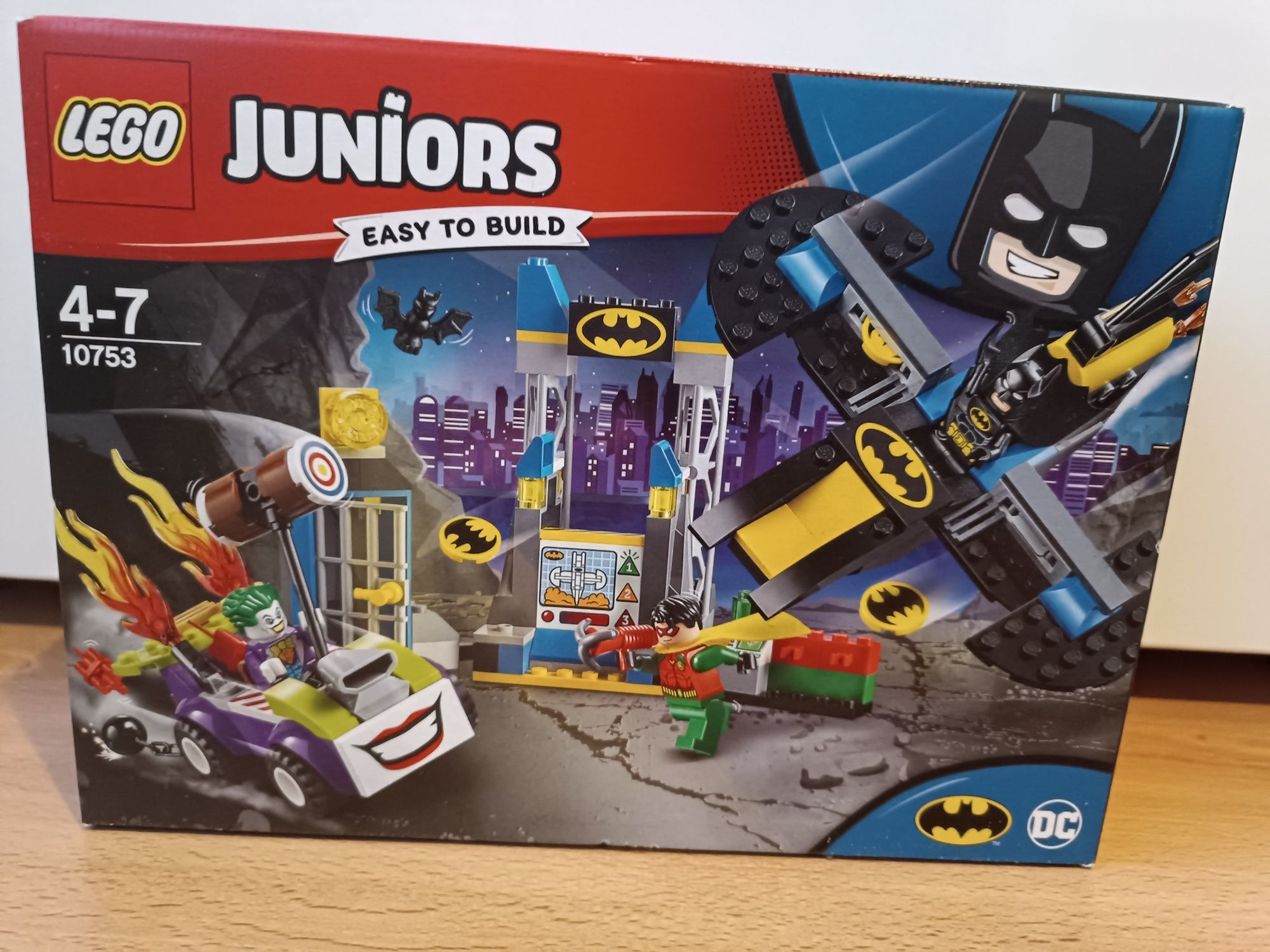NOWE LEGO 10753 Atak Jokera na Jaskinię Batmana