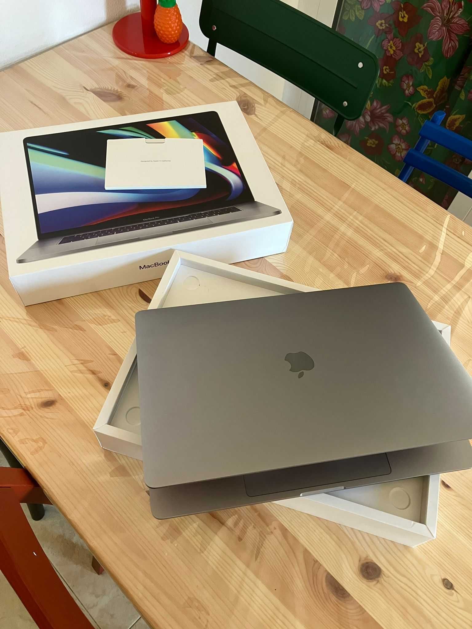 Macbook Pro 15.9" 2019 32gb RAM / 1TB SSD / Intel Core i9 8-Core
