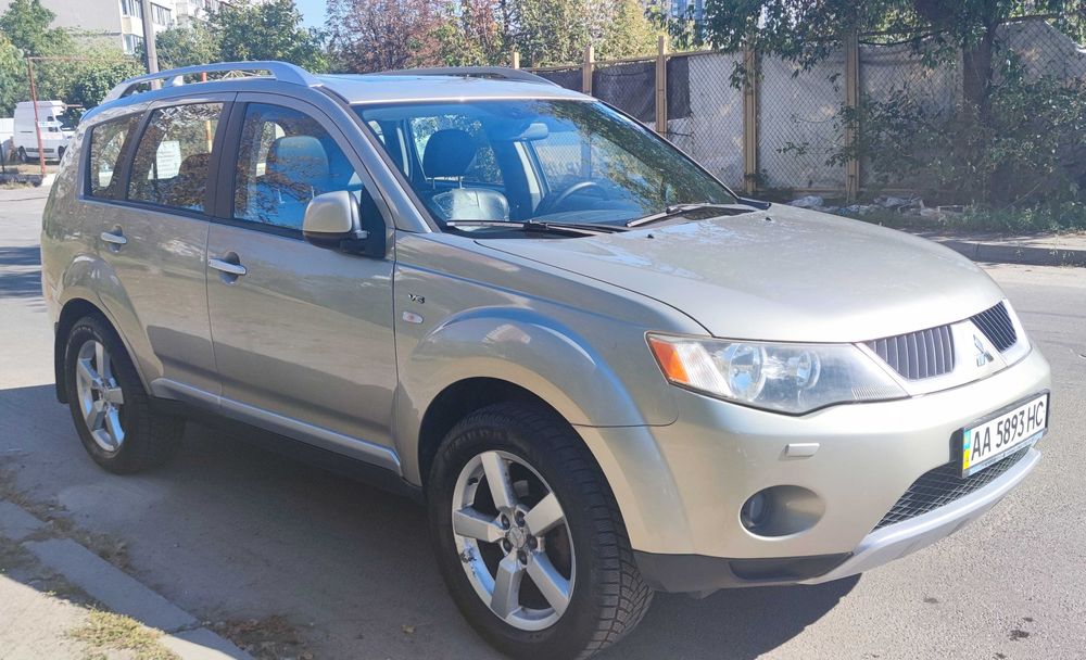 Mitsubishi Outlander XL