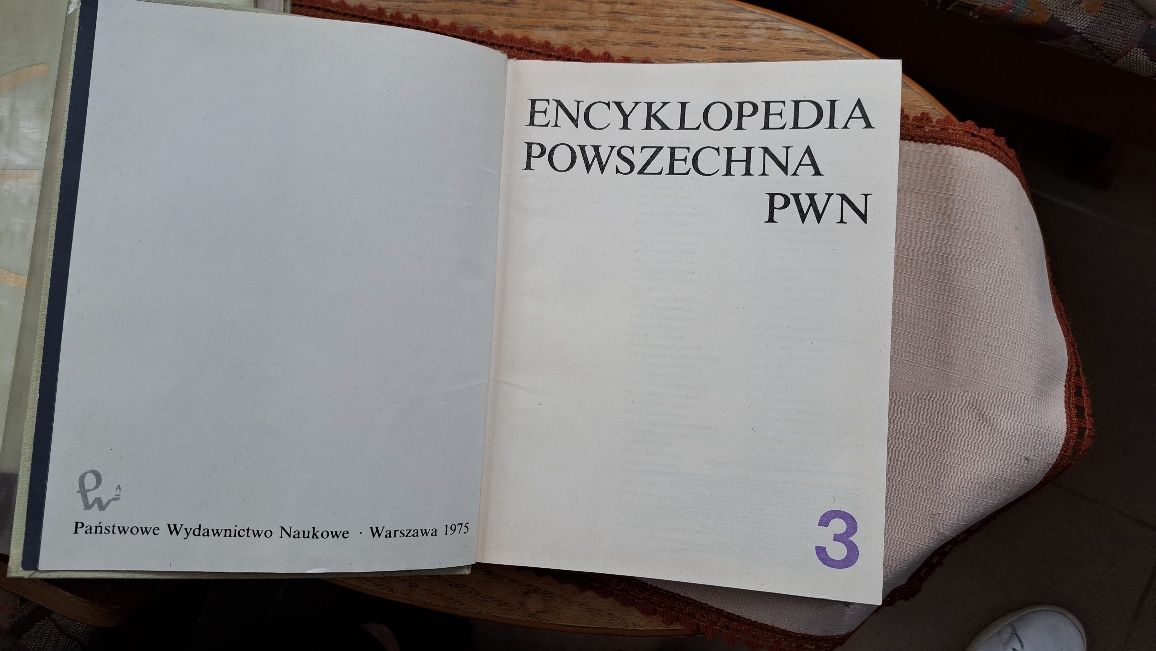 Encyklopedia PWN 1975 4 tomy