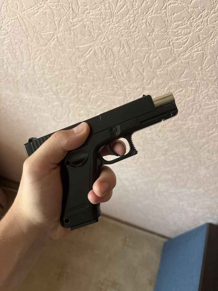 Іграшковий металевий пістолет Glock-17 на пульках