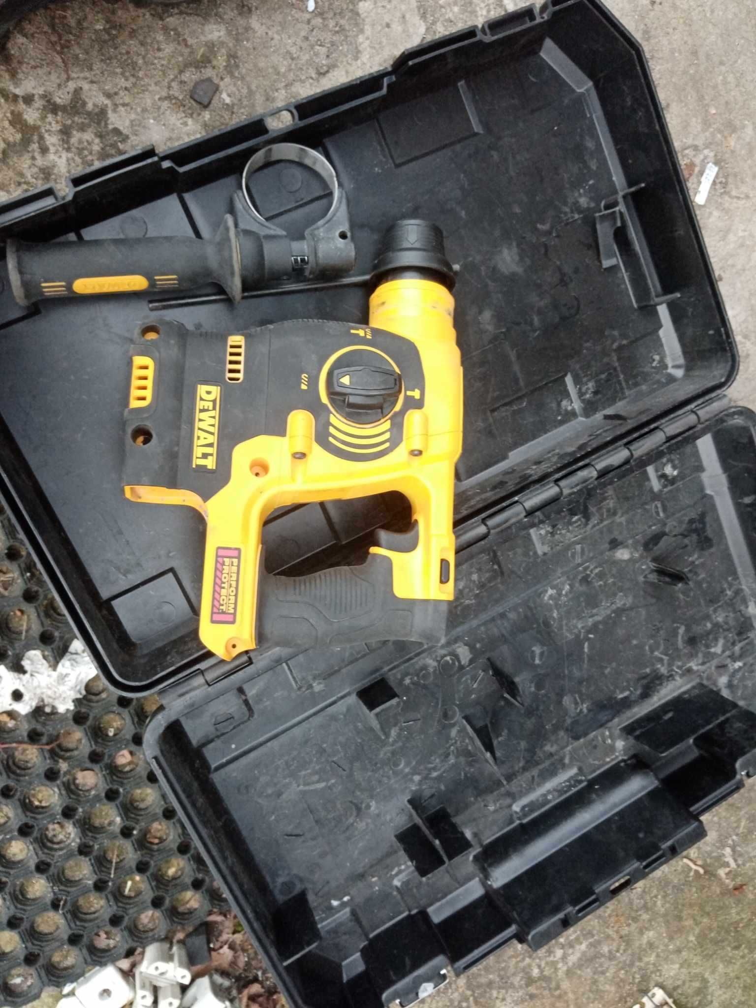 Młotowiertarka Dewalt DCH253M 2SDS Plus