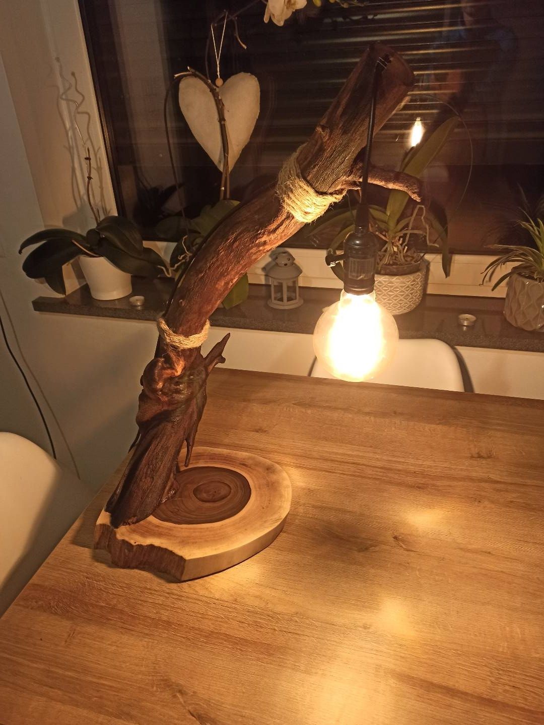 Lampy nocne z drewna