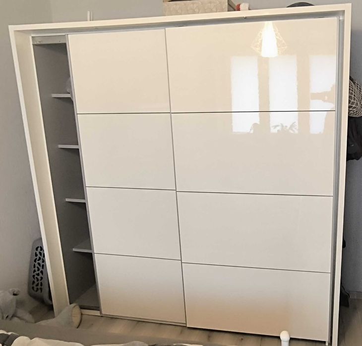 Szafa biała, przesówna z agatameble