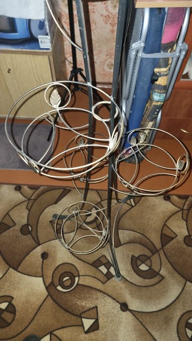 Металевий квітковий стенд / полиця / ковані, для 7 горщиків.