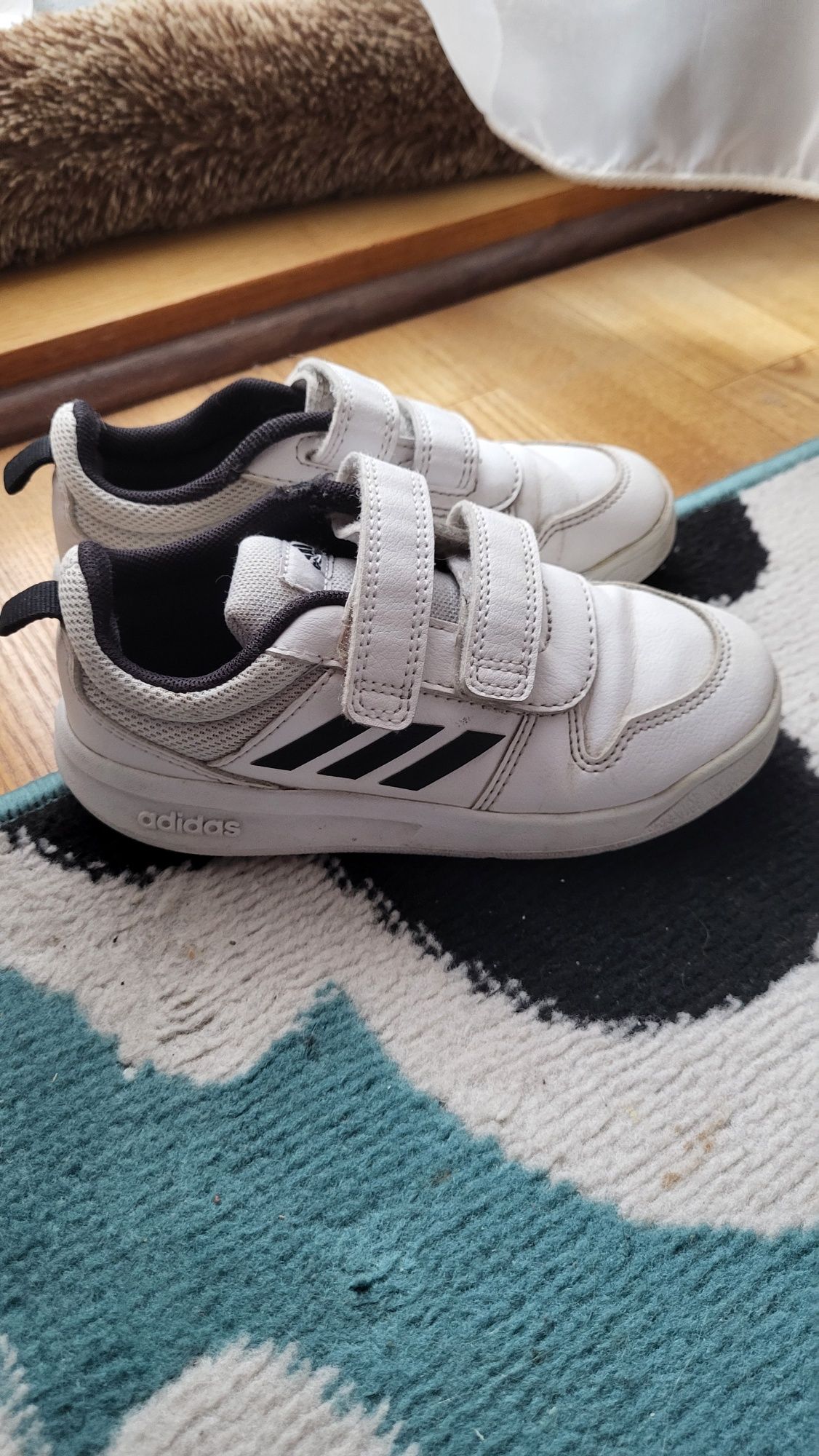 Adidas buty chłopięce. Rozmiar 27.