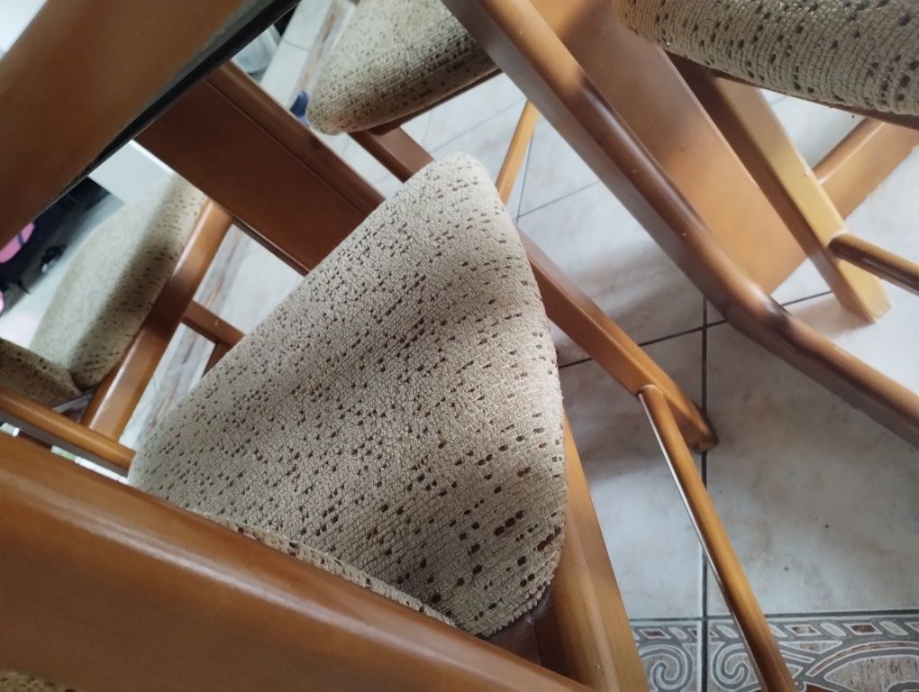 Stół rozkładany z krzeslami