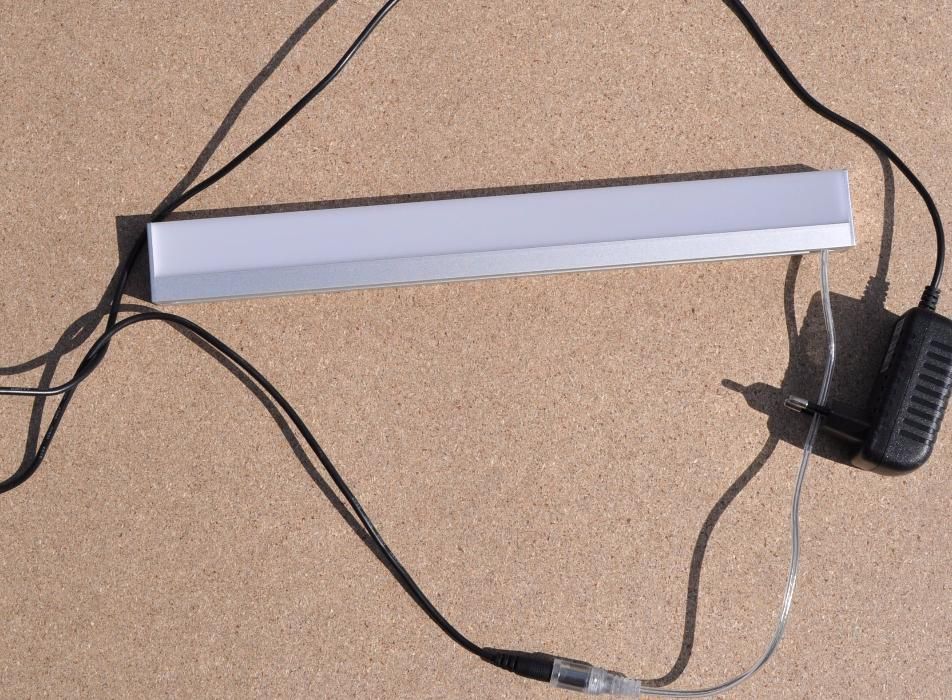 Lampa listwa profil oświetleniowy led 30cm 8W700Lm z zasilaczem