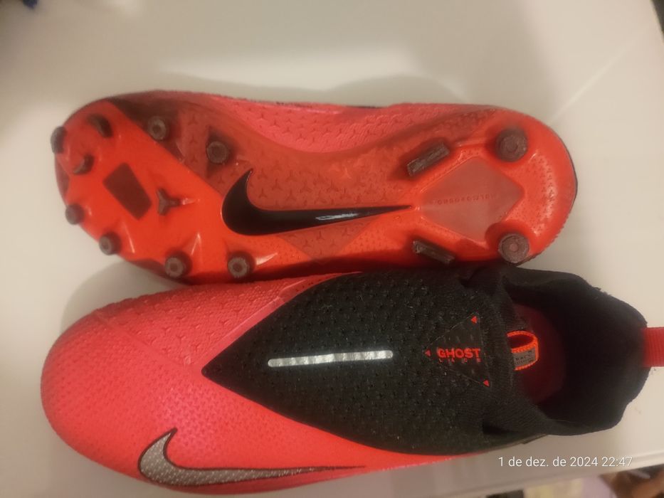 Chuteira nike com pouco tempo de uso tamanho EUR 38 BR 36