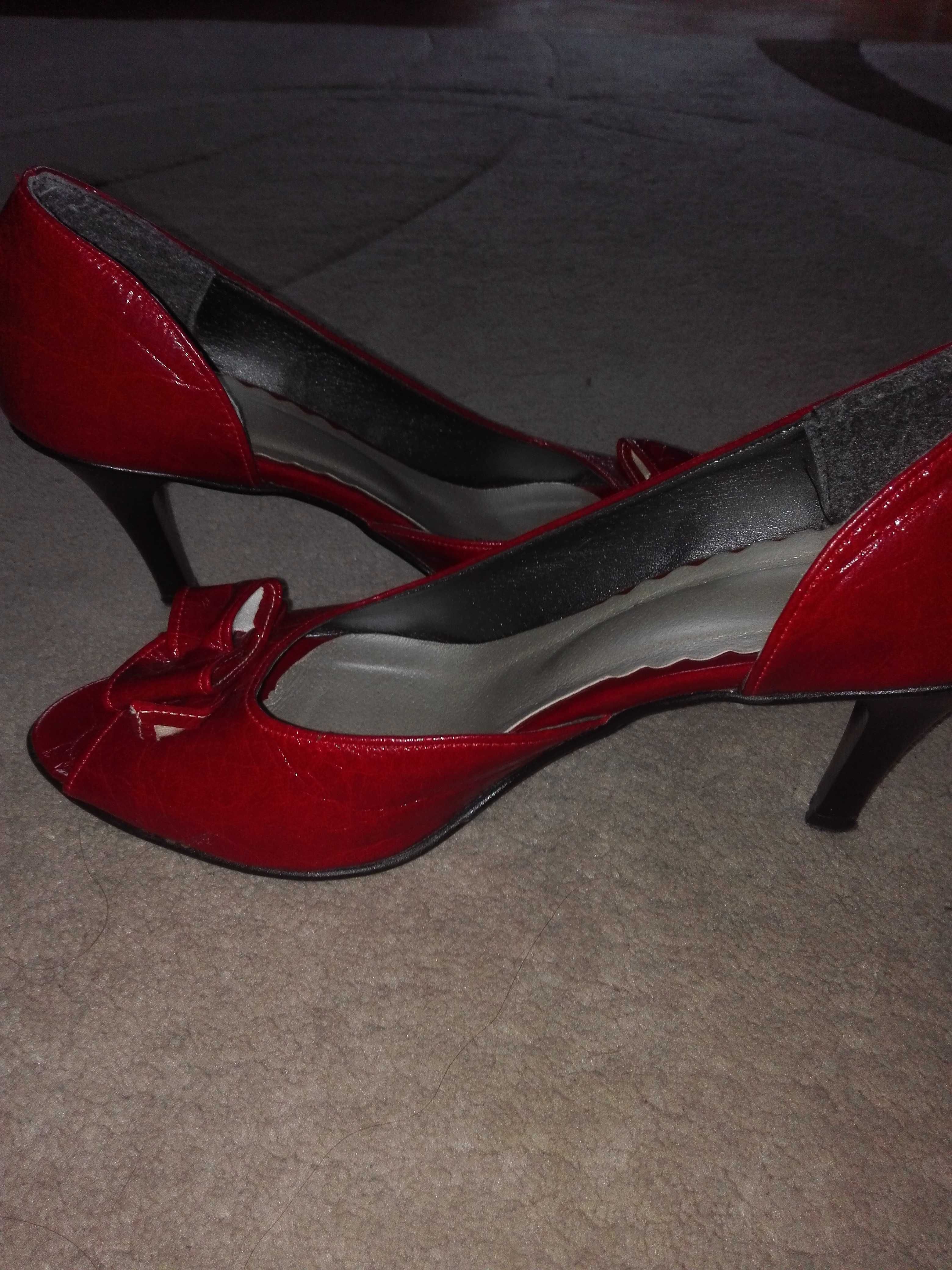 Buty 39 na szpilce