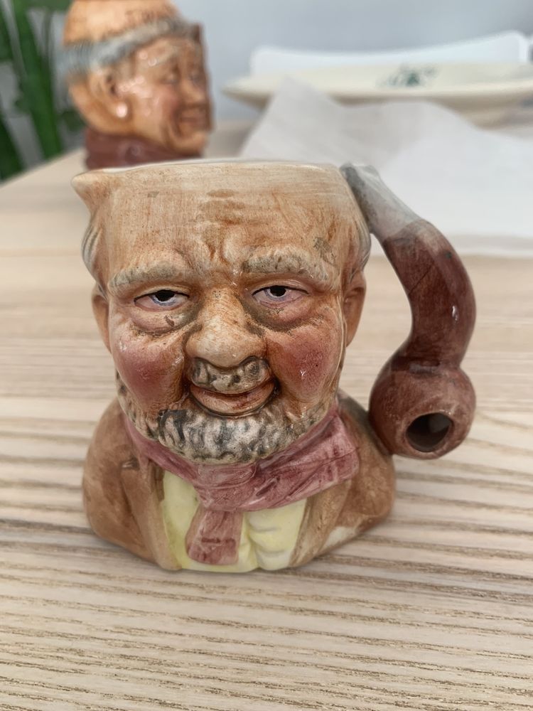 Caneca antropomórfica antiga pequena