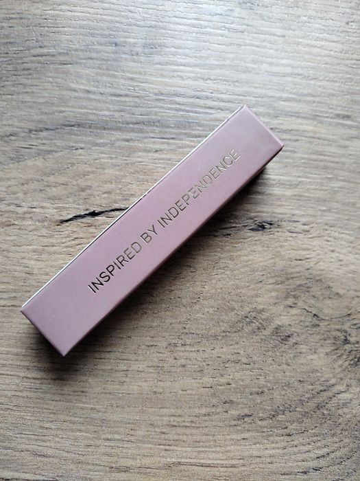 Balsam do ust Lipper Kyiv Cake Lip Balm firmy LIPSS