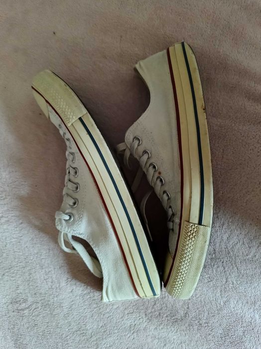 Białe Converse All Star