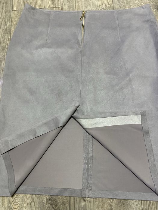 Елегантна жіноча спідниця