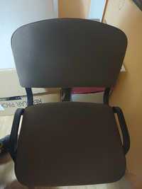 Krzesło biurowe z oparciem