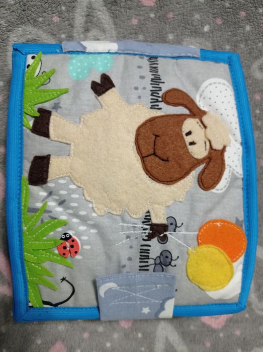 Розвиваюча книга з фетру.