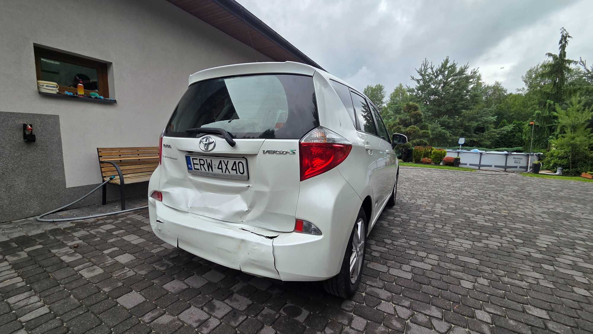 Toyota Verso S 1.4 d4d delikatnie uszkodzona, mozna jeżdzić!!!