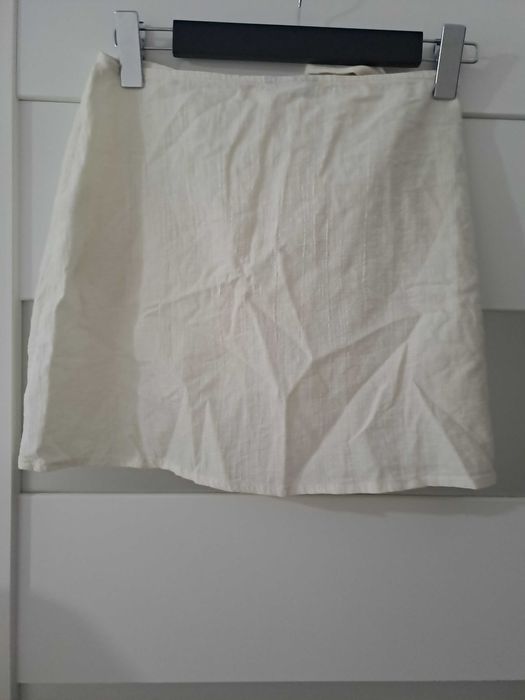 Biała kopertowa spódnica