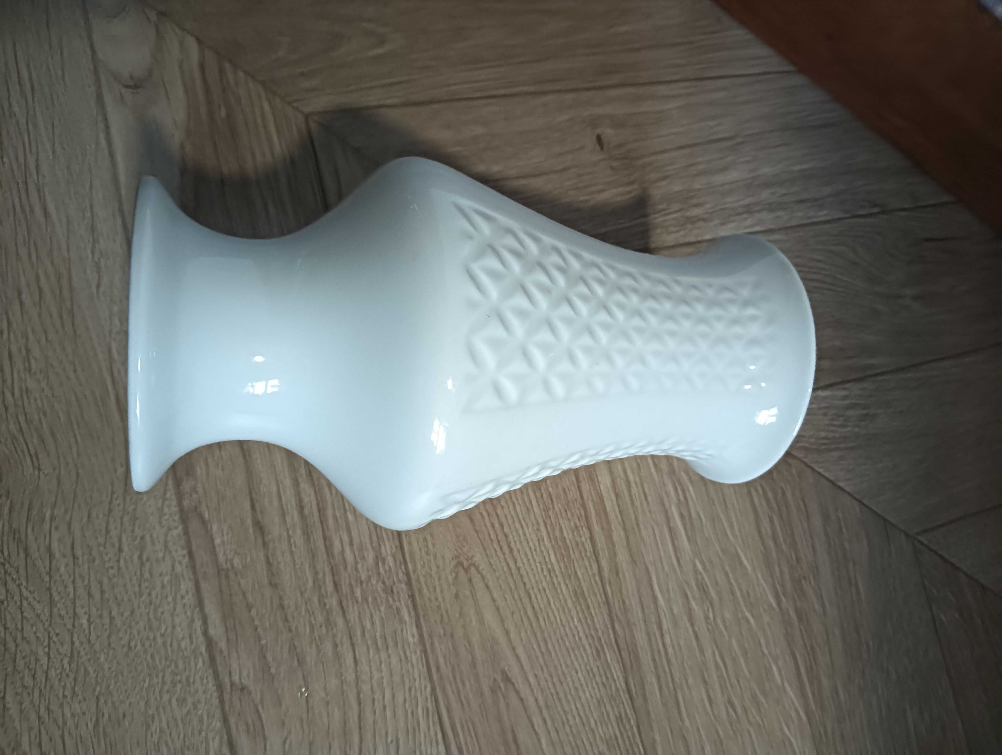 Wazon porcelanowy biały