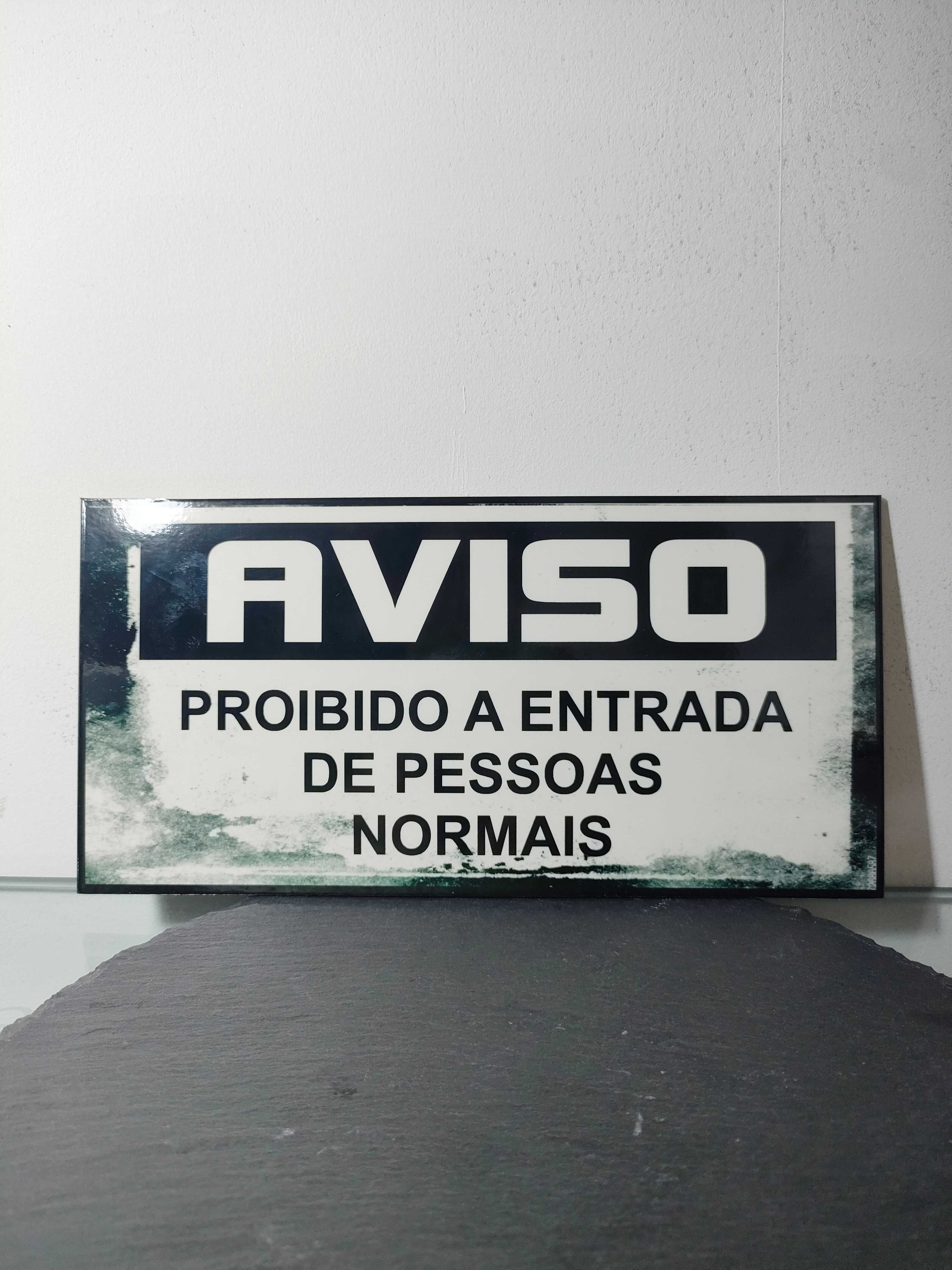 Placas decorativas e outros brindes