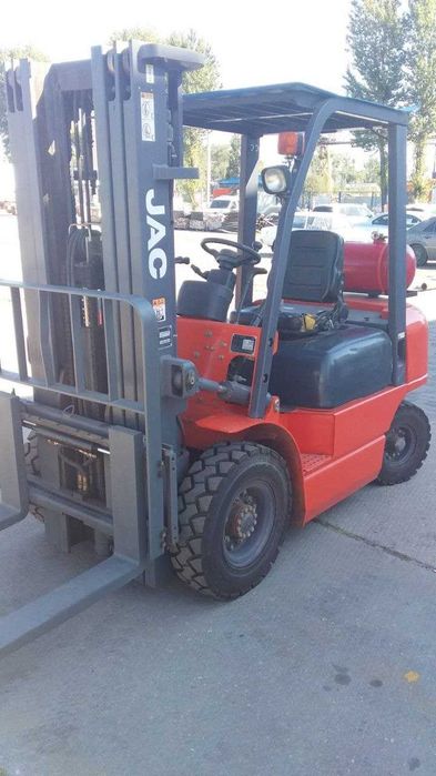 Газобензиновий вилочний автонавантажувач JAC CPQD 25