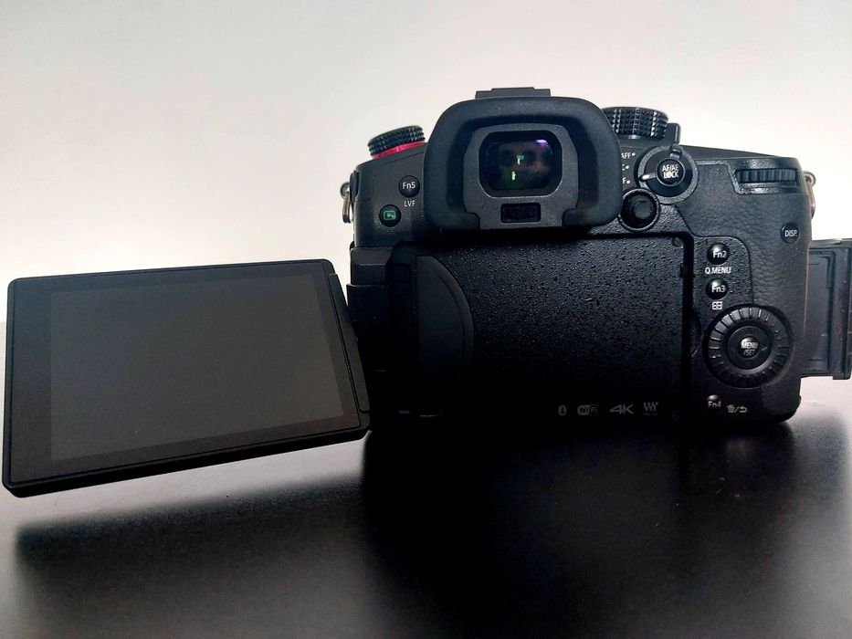 Aparat Panasonic Lumix GH5S body  2 baterie bezlusterkowiec 4K futerał