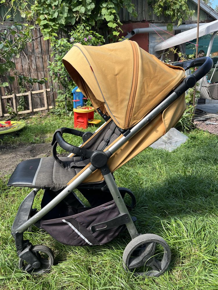 Прогулянкова коляска Carrello Bravo
