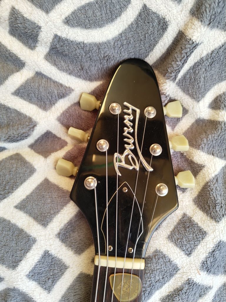 Flying V - Burny LV-115KK