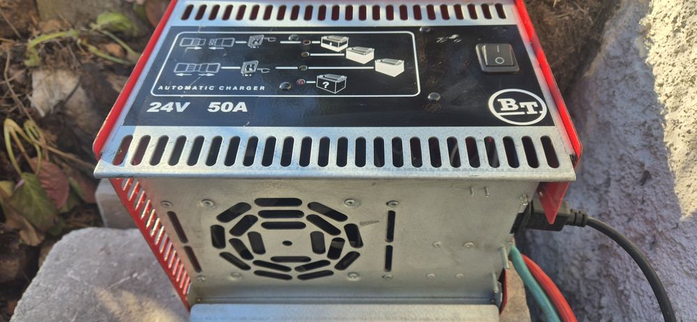 Ładowarka automatyczna 24V 50A