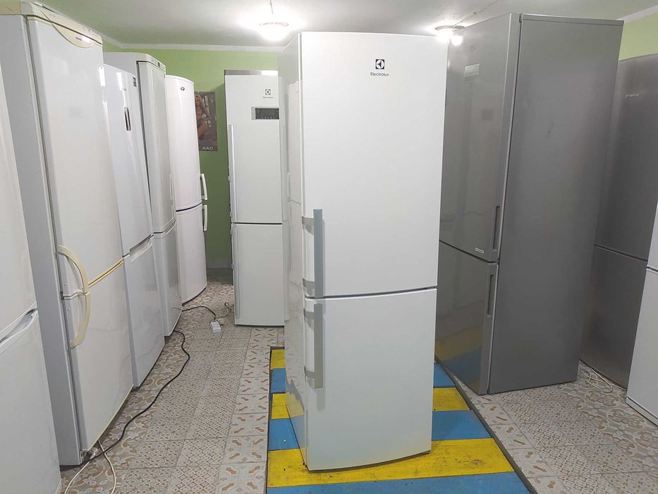 Холодильник  Electrolux з морозильною камерою