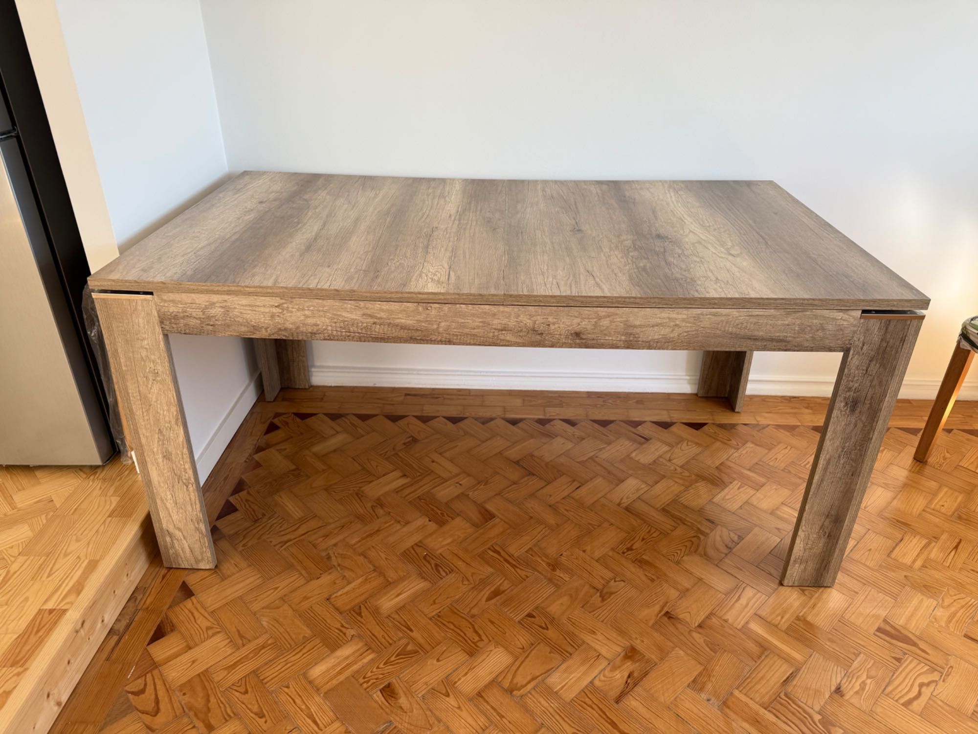 Mesa extensível em madeira. Como nova!