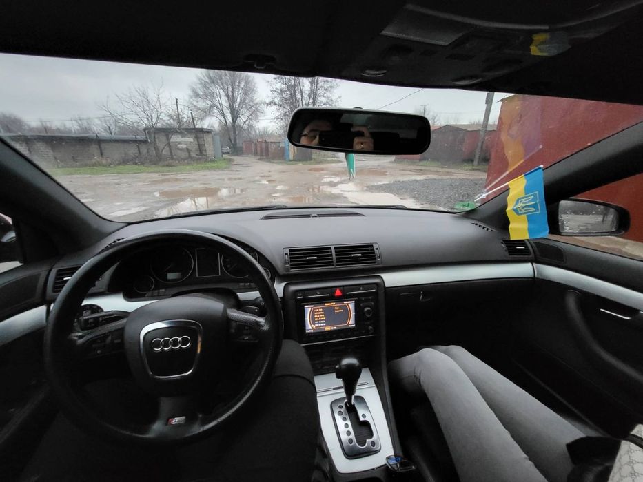 Продам Ауді а4 с лайн