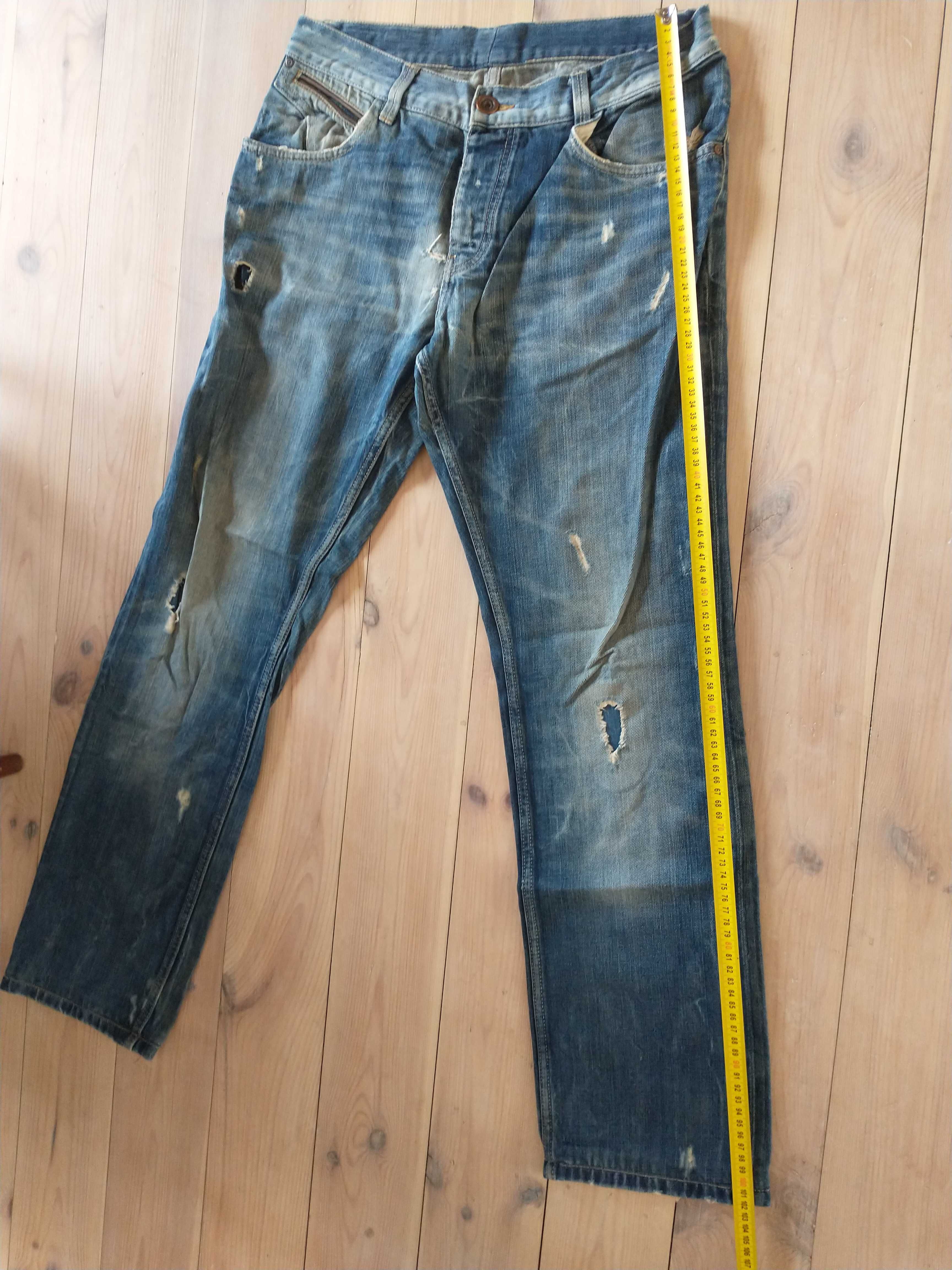 Jeansy męskie używane z przecierkami i dziurami Denim