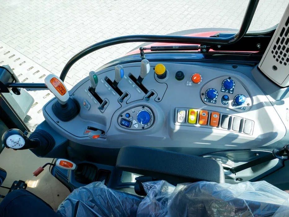 Ciągnik McCormick X6.135 przedni TUZ i WOM 127KM Przekładnia XtraShift
