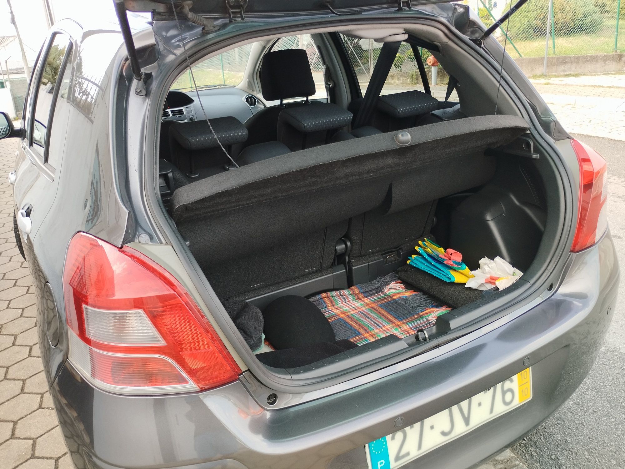 Toyota Yaris1.0-gasolina112.000km-jantes-sensores,etc-só quem quer bom