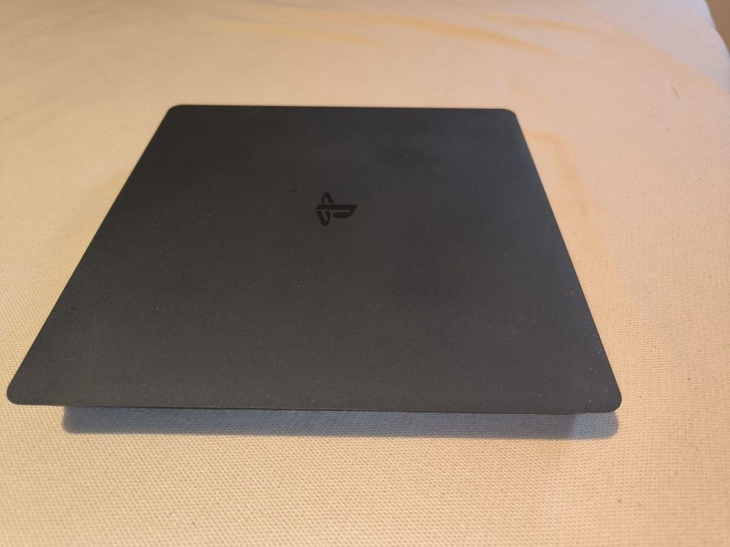 PLAYSTATION 4 SLIM 500GB + 2 Comandos + Cabos