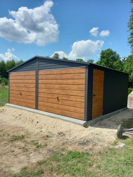 Garaż blaszany drewnopodobny nowoczesny wygląd