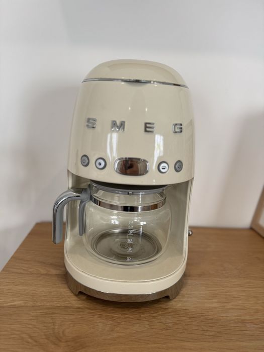 Cafeteira Smeg Bege