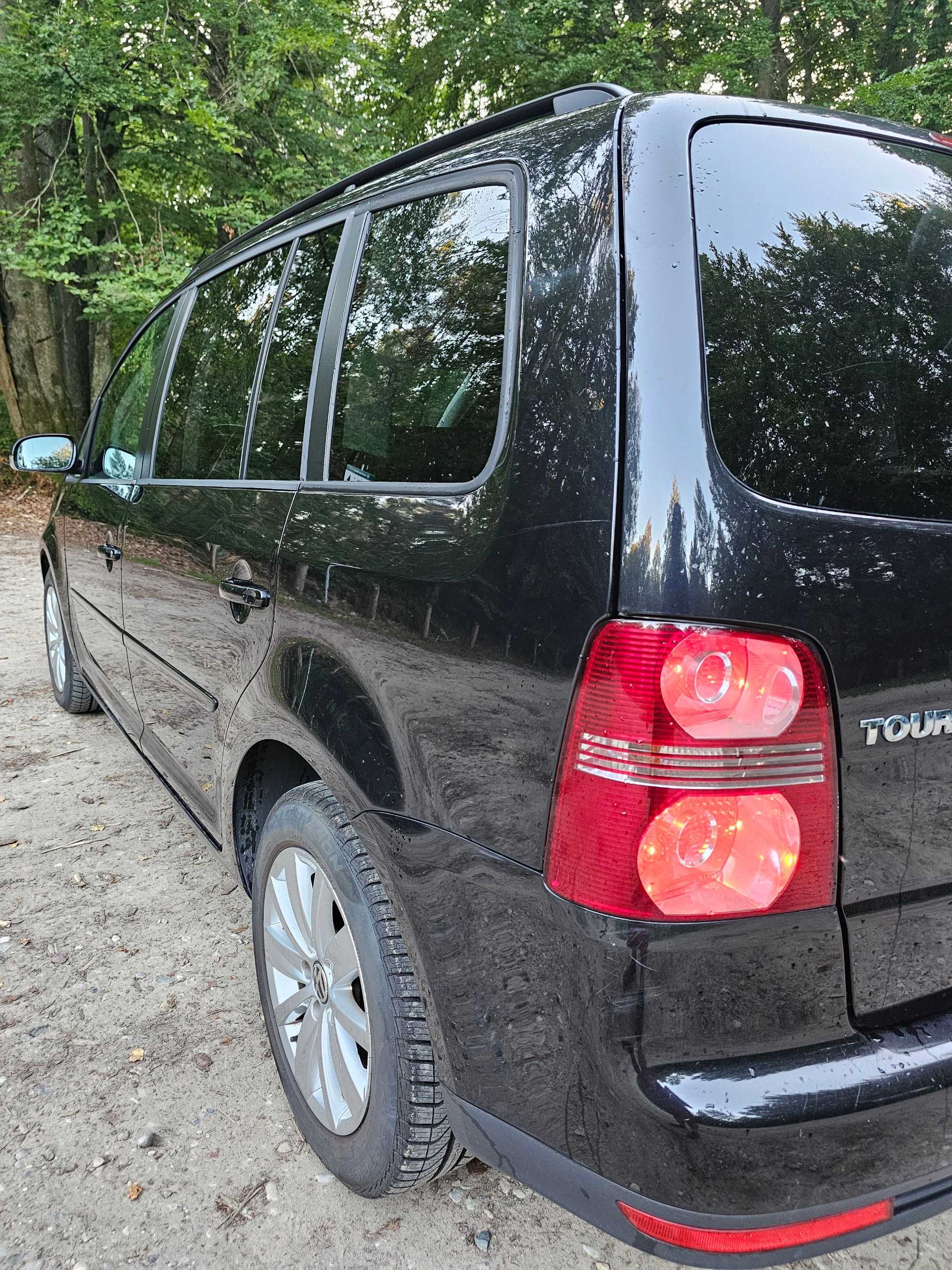 Volkswagen Touran 2.0 DSG -czarny / automat / prywatnie / zamiana