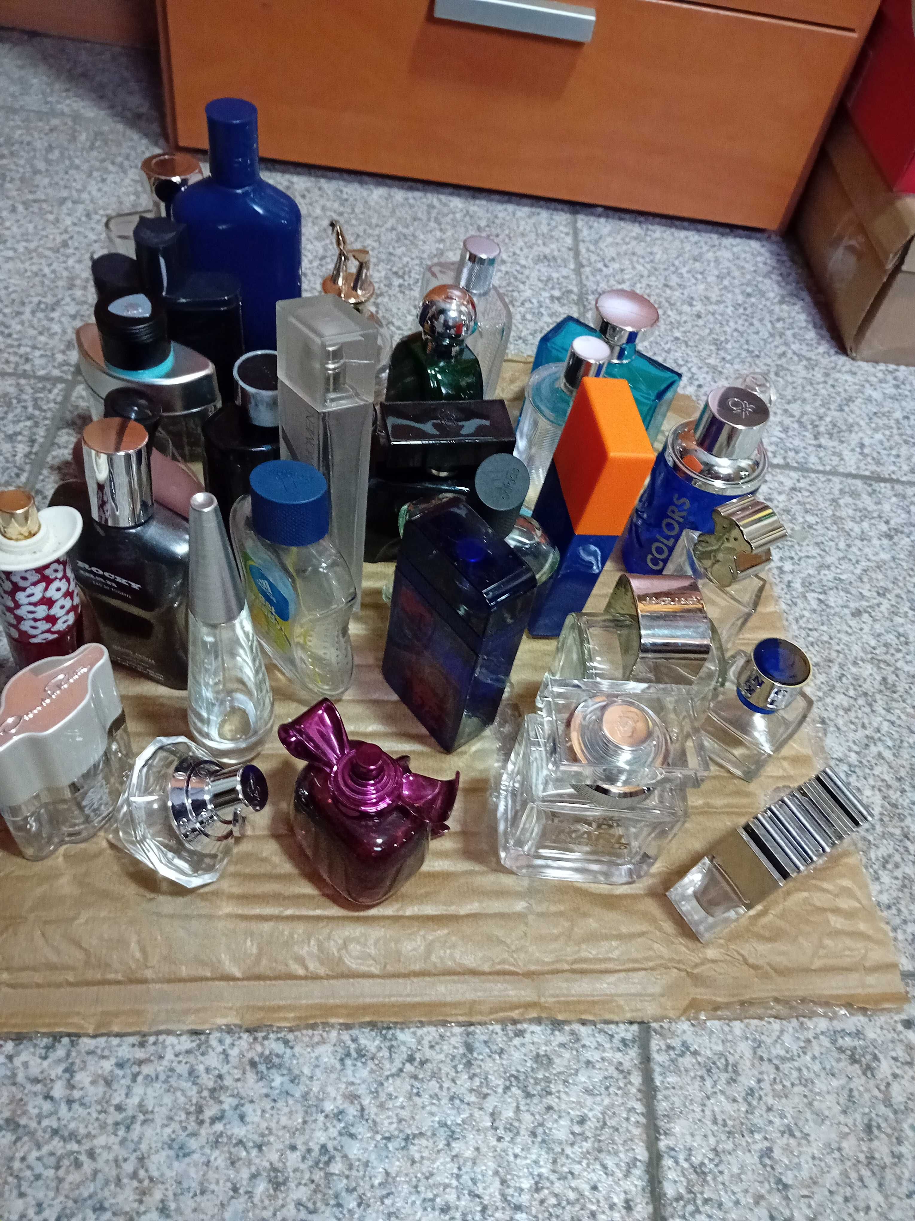 Frascos de perfumes vazios